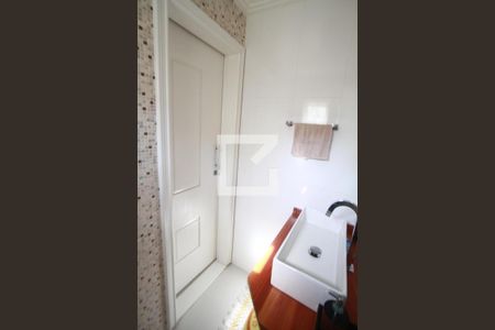 Casa de condomínio à venda com 308m², 4 quartos e 2 vagasLavabo