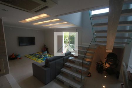 Casa de condomínio à venda com 308m², 4 quartos e 2 vagasSala