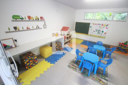 Casa de condomínio à venda com 308m², 4 quartos e 2 vagasÁrea comum - Brinquedoteca