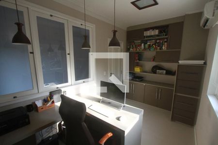 Casa de condomínio à venda com 308m², 4 quartos e 2 vagasEscritório