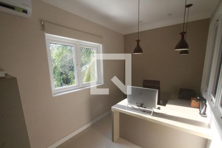 Casa de condomínio à venda com 308m², 4 quartos e 2 vagasEscritório