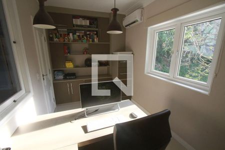 Casa de condomínio à venda com 308m², 4 quartos e 2 vagasEscritório