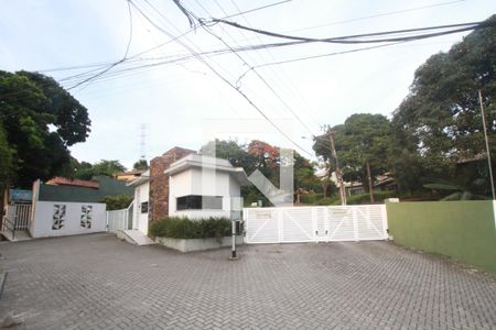 Casa de condomínio à venda com 308m², 4 quartos e 2 vagasFachada Condomínio
