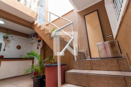 Casa à venda com 90m², 2 quartos e 1 vaga Casa à venda com 90m², 2 quartos e 1 vagaEscada