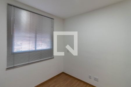 Quarto 2 de apartamento para alugar com 2 quartos, 43m² em Estoril, Belo Horizonte