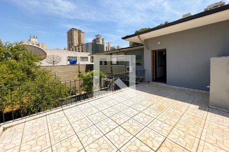 Casa à venda com 385m², 5 quartos e 3 vagas Casa à venda com 385m², 5 quartos e 3 vagasVaranda