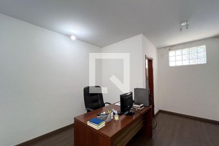 Casa à venda com 385m², 5 quartos e 3 vagas Casa à venda com 385m², 5 quartos e 3 vagasSala 4