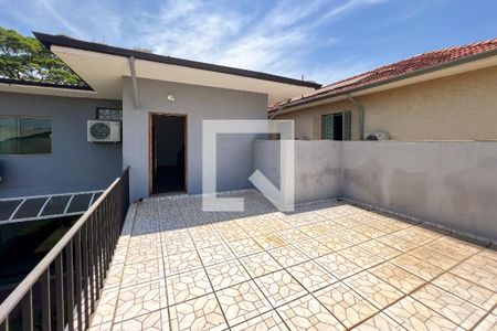 Casa à venda com 385m², 5 quartos e 3 vagas Casa à venda com 385m², 5 quartos e 3 vagasVaranda