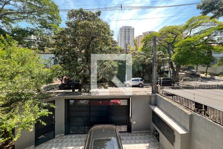 Casa à venda com 385m², 5 quartos e 3 vagas Casa à venda com 385m², 5 quartos e 3 vagasVista