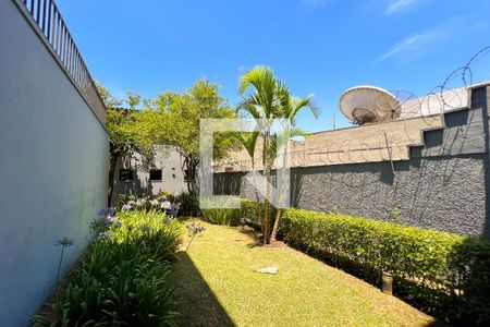 Casa à venda com 385m², 5 quartos e 3 vagas Casa à venda com 385m², 5 quartos e 3 vagasPátio