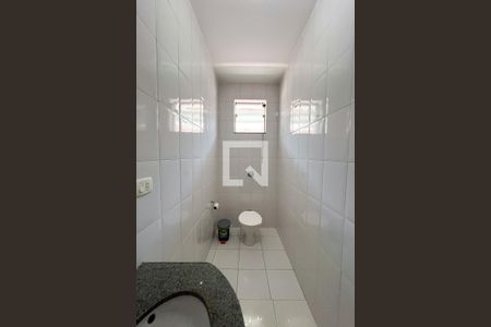 Casa à venda com 385m², 5 quartos e 3 vagas Casa à venda com 385m², 5 quartos e 3 vagasLavabo 4