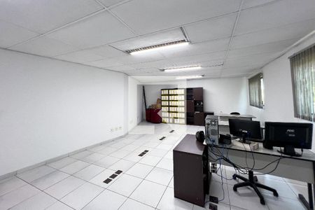 Casa à venda com 385m², 5 quartos e 3 vagas Casa à venda com 385m², 5 quartos e 3 vagasSalão de Festas