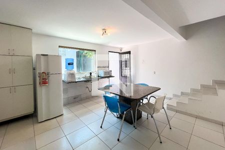 Casa à venda com 385m², 5 quartos e 3 vagas Casa à venda com 385m², 5 quartos e 3 vagasCozinha