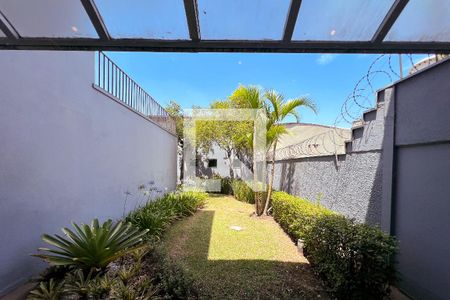 Casa à venda com 385m², 5 quartos e 3 vagas Casa à venda com 385m², 5 quartos e 3 vagasVista