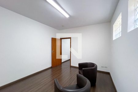 Casa à venda com 385m², 5 quartos e 3 vagas Casa à venda com 385m², 5 quartos e 3 vagasCorredor