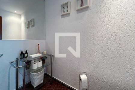 Casa à venda com 385m², 5 quartos e 3 vagas Casa à venda com 385m², 5 quartos e 3 vagasLavabo