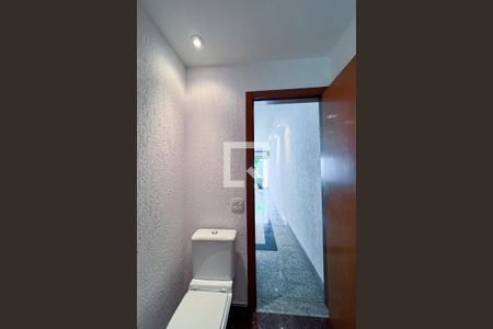 Casa à venda com 385m², 5 quartos e 3 vagas Casa à venda com 385m², 5 quartos e 3 vagasLavabo