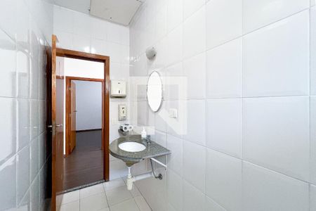 Casa à venda com 385m², 5 quartos e 3 vagas Casa à venda com 385m², 5 quartos e 3 vagasLavabo 4