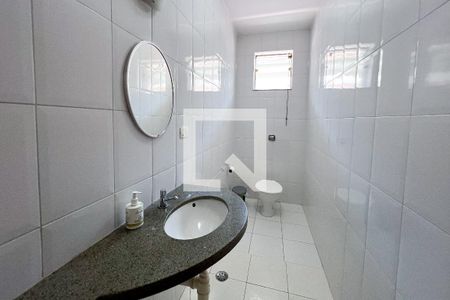 Casa à venda com 385m², 5 quartos e 3 vagas Casa à venda com 385m², 5 quartos e 3 vagasLavabo 4