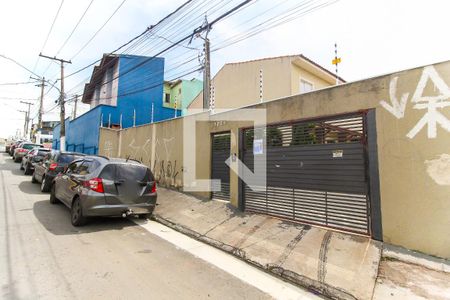 Casa de condomínio para alugar com 65m², 2 quartos e 1 vaga Casa de condomínio para alugar com 65m², 2 quartos e 1 vagaFachada
