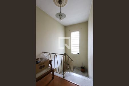 Casa à venda com 160m², 3 quartos e 5 vagasEscada