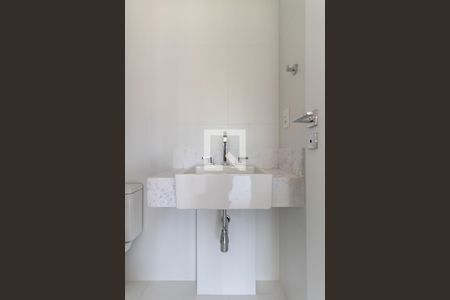 Banheiro de kitnet/studio para alugar com 1 quarto, 32m² em Vila Nova Conceição, São Paulo