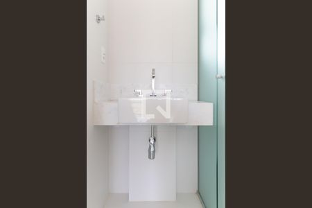 Banheiro de kitnet/studio para alugar com 1 quarto, 55m² em Vila Nova Conceição, São Paulo