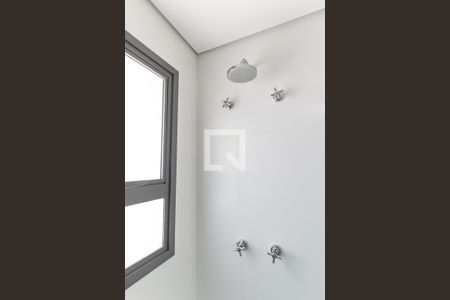 Banheiro de kitnet/studio para alugar com 1 quarto, 55m² em Vila Nova Conceição, São Paulo