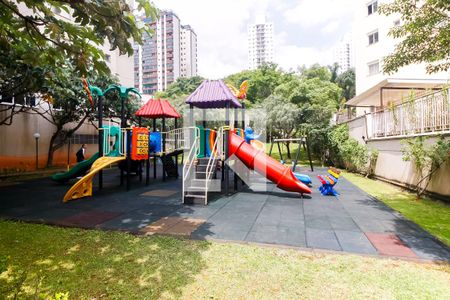 Apartamento à venda com 120m², 3 quartos e 2 vagas Apartamento à venda com 120m², 3 quartos e 2 vagasÁrea comum - Playground