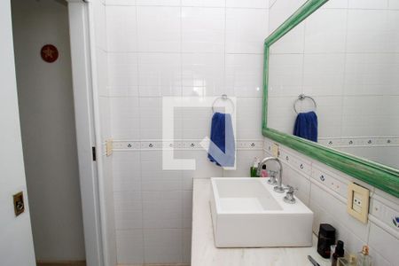 Casa à venda com 386m², 4 quartos e 4 vagas Casa à venda com 386m², 4 quartos e 4 vagasBanheiro Social