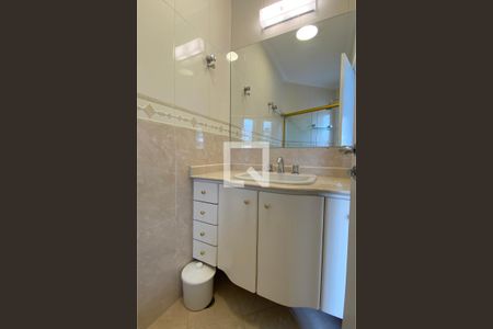 Casa de condomínio à venda com 414m², 4 quartos e 3 vagasBanheiro da Suíte 2