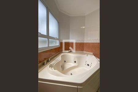 Casa de condomínio à venda com 414m², 4 quartos e 3 vagasBanheiro da Suíte 1