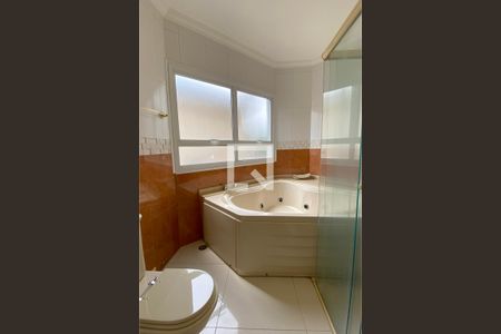 Casa de condomínio à venda com 414m², 4 quartos e 3 vagasBanheiro da Suíte 1