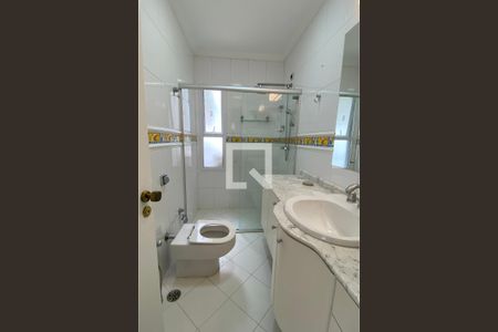 Casa de condomínio à venda com 414m², 4 quartos e 3 vagasBanheiro da Suíte 3