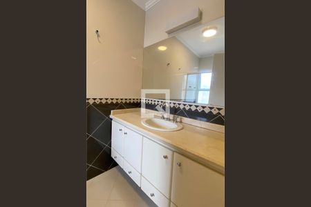 Casa de condomínio à venda com 414m², 4 quartos e 3 vagasBanheiro da Suíte 4