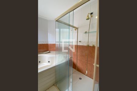 Casa de condomínio à venda com 414m², 4 quartos e 3 vagasBanheiro da Suíte 1