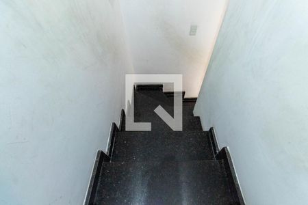 Casa à venda com 48m², 2 quartos e sem vaga Casa à venda com 48m², 2 quartos e sem vagaEscada