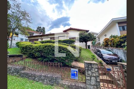 Casa à venda com 250m², 3 quartos e 4 vagasFacahada