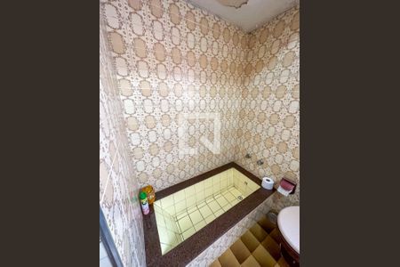 Casa à venda com 250m², 3 quartos e 4 vagasBanheiro - Banheira