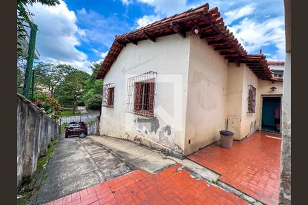 Casa à venda com 250m², 3 quartos e 4 vagasQuintal dos Fundos e Garagem