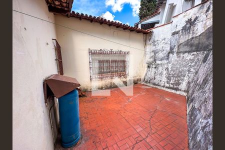 Casa à venda com 250m², 3 quartos e 4 vagasQuintal dos Fundos 2