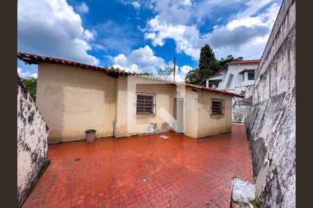 Casa à venda com 250m², 3 quartos e 4 vagasQuintal dos Fundos