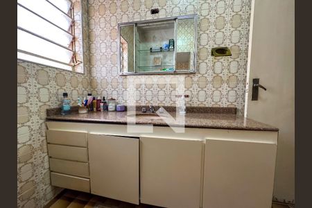 Casa à venda com 250m², 3 quartos e 4 vagasBanheiro - Armário