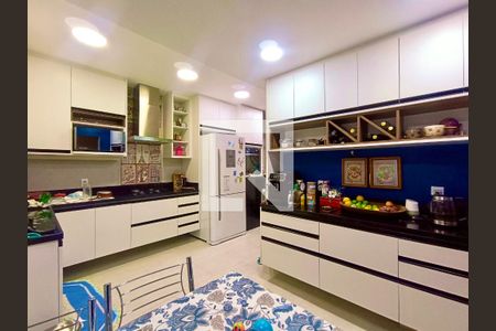 Apartamento para alugar com 170m², 5 quartos e sem vaga Apartamento para alugar com 170m², 5 quartos e sem vagaCopa / Cozinha americana