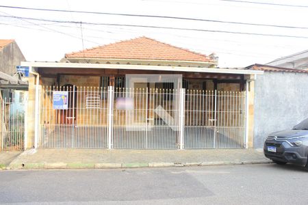 Casa à venda com 200m², 3 quartos e 3 vagasFachada