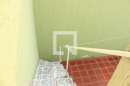 Casa à venda com 200m², 3 quartos e 3 vagasEscadas para parte superior