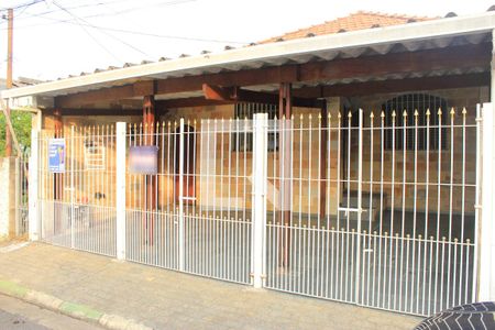 Casa à venda com 200m², 3 quartos e 3 vagasFachada