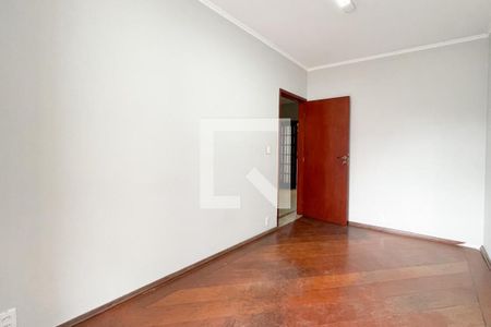 Casa à venda com 214m², 5 quartos e 2 vagas Casa à venda com 214m², 5 quartos e 2 vagasQuarto 2