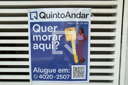 Casa à venda com 214m², 5 quartos e 2 vagas Casa à venda com 214m², 5 quartos e 2 vagasFachada