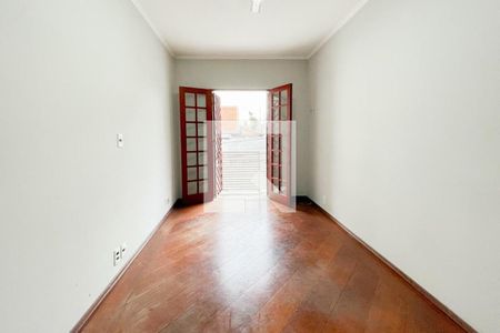 Casa à venda com 214m², 5 quartos e 2 vagas Casa à venda com 214m², 5 quartos e 2 vagasQuarto 2